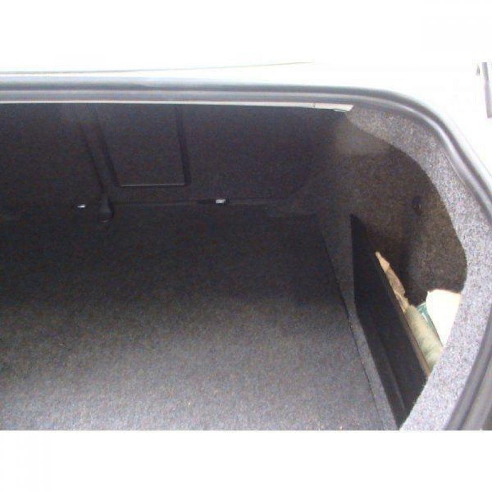 Tavita de portbagaj Volkswagen Jetta V, caroserie Sedan, fabricatie 08.2005 - 2011, cu separator pe dreapta